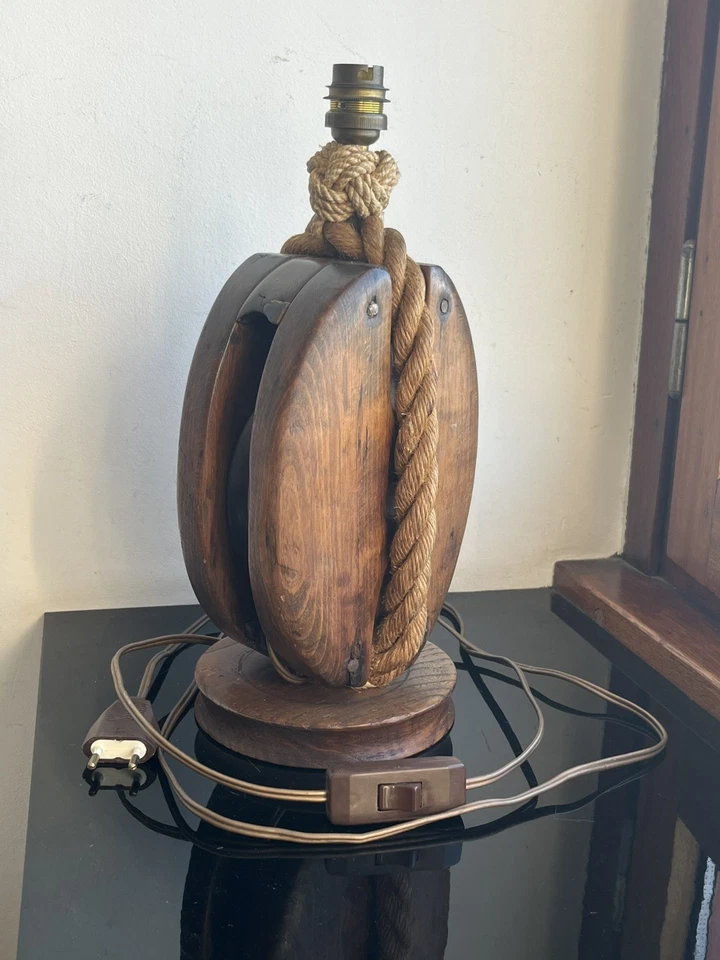 Lampe poulie ancienne - Décoration Marine - Photo 1/4