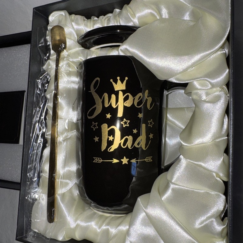 NEW Super Dad Coffee Mug Gift Tea Cup w/ Lid & Stirrer Spoon Black Ceramic Gold 