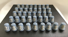 Kompletter Satz 41 Wedgwood blaue Jasperware Kings and Queens of England Fingerh&uuml;te