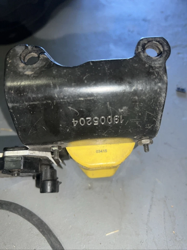 GM 4.3/5.0/5.7L&6.2L W/Flat Dist Cap Ignition Coil Assembly /accel Coil (L2) - Image 3 of 4