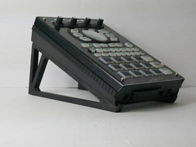 Neu Roland Aira SP-404A 404SX 22° 404 MK1 Desktop Studio Sampler Ständer Keil