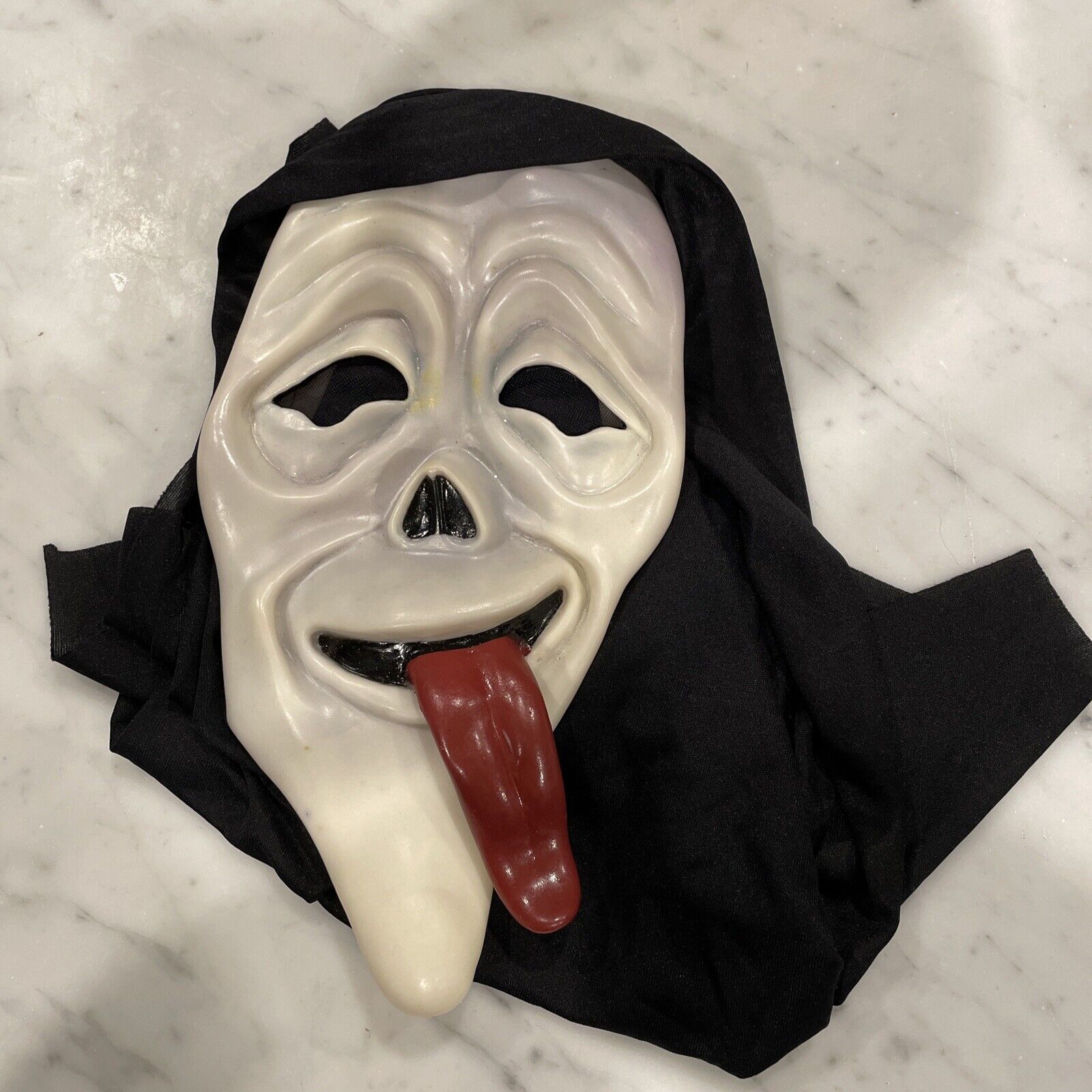 SCARY MOVIE WASSUP! GHOST FACE STONED TONGUE COSTUME MASK 2023 TAG FW8511WU