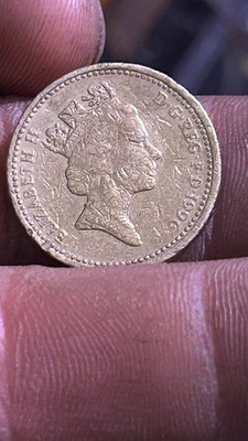 England One Pound Coin 1992 Nickel-Brass Circulated Gold Queen Elizabeth II