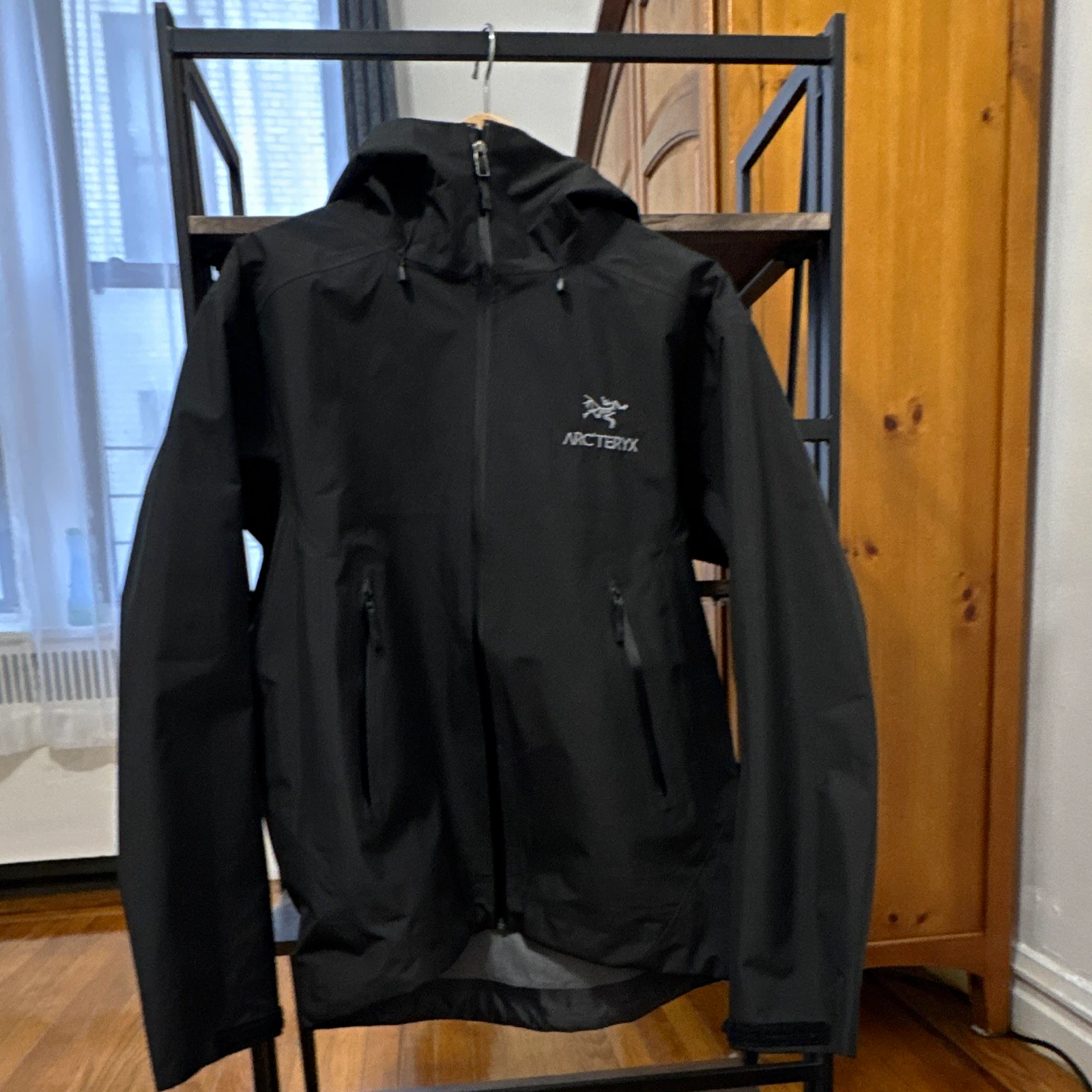 Arc'teryx Beta LT Jacket Men's Hooded Full Zip Windbreaker M Black Gore-Tex image 1