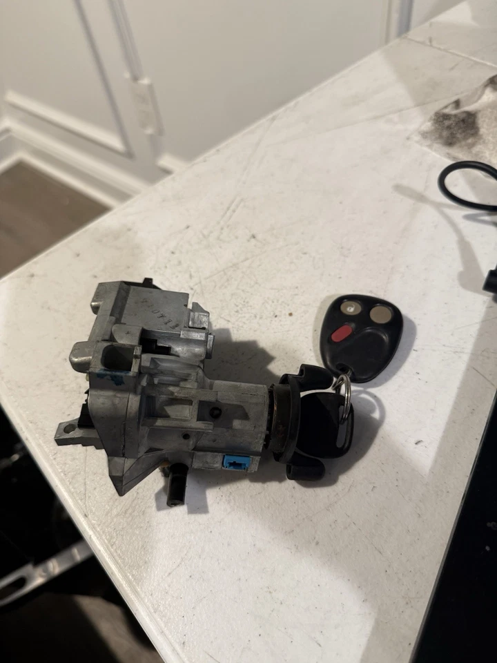 2002-2009 Trailblazer Envoy Rainier Ignition Switch Cylinder Housing OEM26070075 - Image 4 of 4