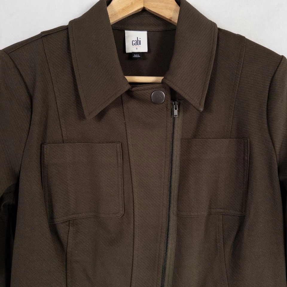 Chaqueta Cabi Mujer Pequeña Verde Oliva Academia Militar Blazer Asimétrico 4120 Foto 2 de 4