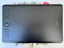 Medium Wacom Intuos Pro (Digital Graphic Drawing Tablet) + Original Accessories