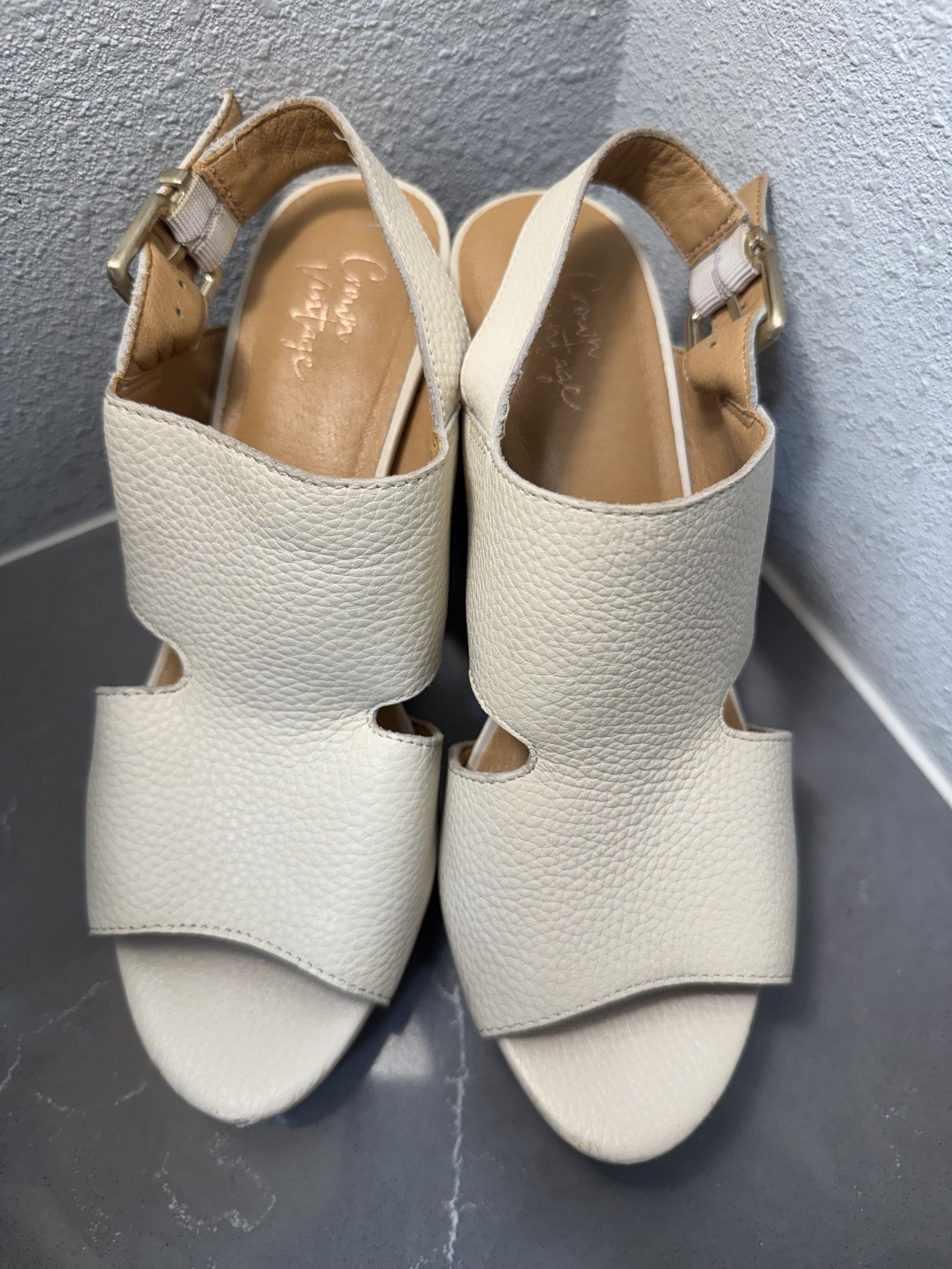 CROWN VINTAGE Women’s Leather Wooden Block Heel Platform Sandals Beige Size 8