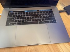 Apple MacBook Pro 15 Zoll (512GB SSD, Intel Core i7 6. Gen, 3,60GHz, 16GB, Touch