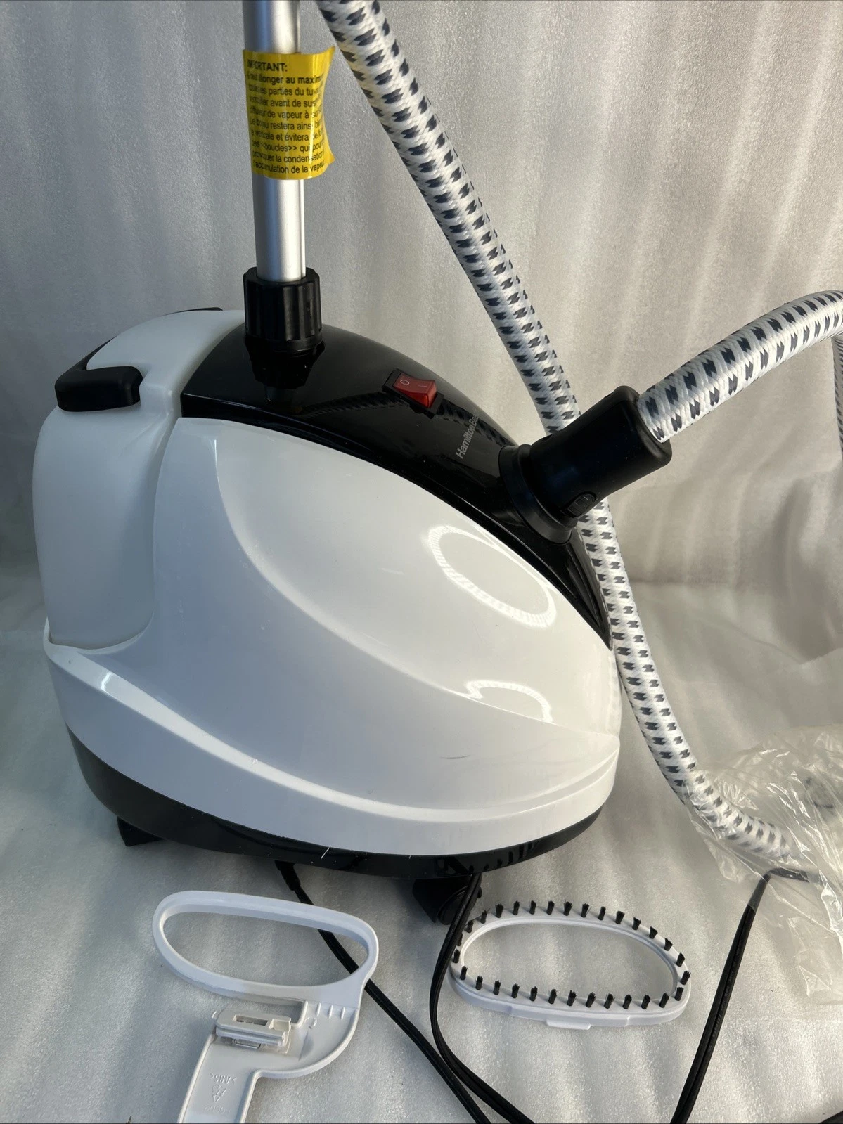 Hamilton Beach11552 Upright Garment Steamer Detachable Water Tank Standing White