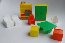 Lot mobilier maison de poupée