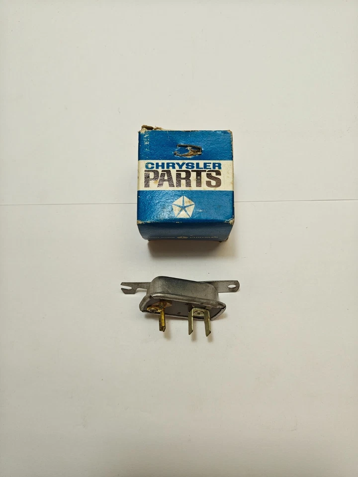 Plymouth Belvedere Savoy Fury 1961 tablero regulador de voltaje de temperatura de combustible 2256280 nuevo en stock Foto 4 de 4