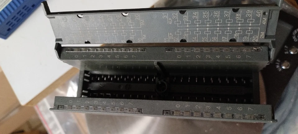 Siemens S7/300 6ES7 322-1BL00-0AA0 SM322 SIEMENS 6ES73221BL000AA0 - Immagine 4 di 4