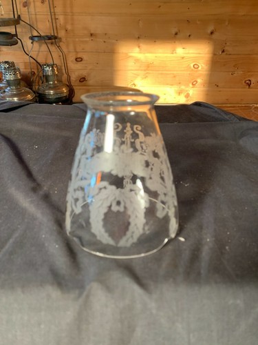 Victorian Wreath & Torch Frosted pattern Glass Eletric Shade 2&1/4" Fitter c1890 - Picture 2 of 4