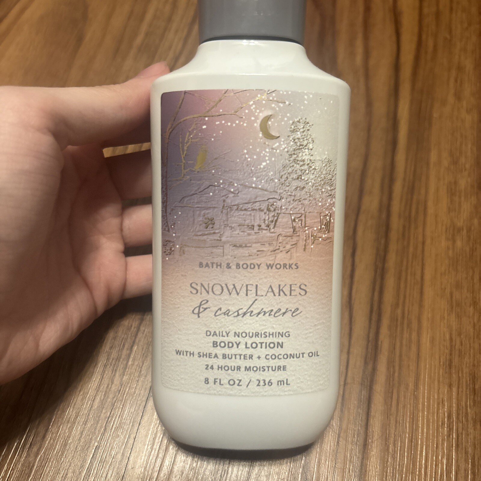 Loción corporal nutritiva diaria Bath & Body Works copos de nieve y cachemira 8 fl oz nueva