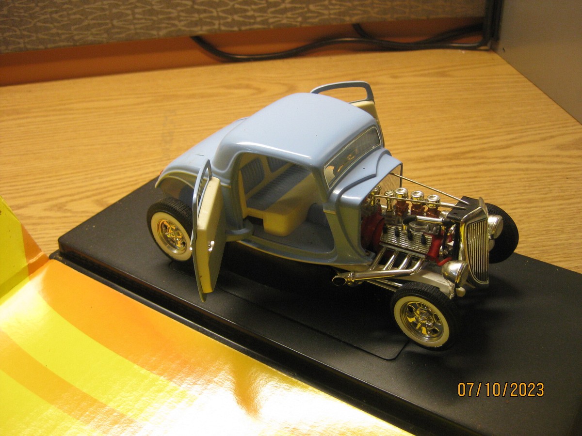 1/18 1934 FORD COUPE HOT ROD IN L.BLUE BY ERTL/AMERICAN 1/18 1934 FORD COUPE HOT ROD IN L.BLUE BY ERTL/AMERICAN