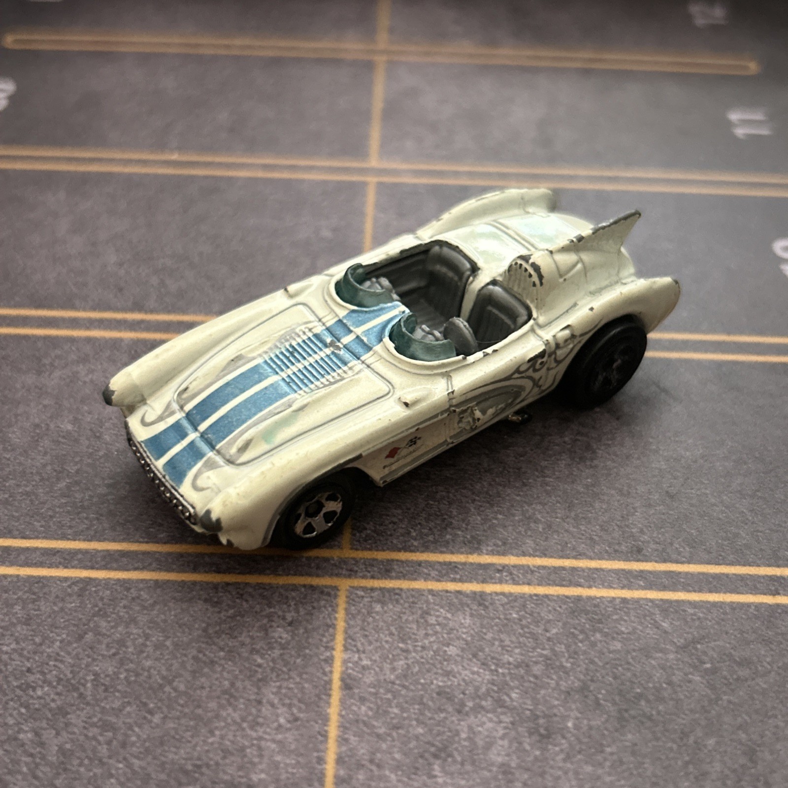 Hot Wheels Chevrolet Corvette SR-2 2008 Bianco White Multipack Exclusive Usato