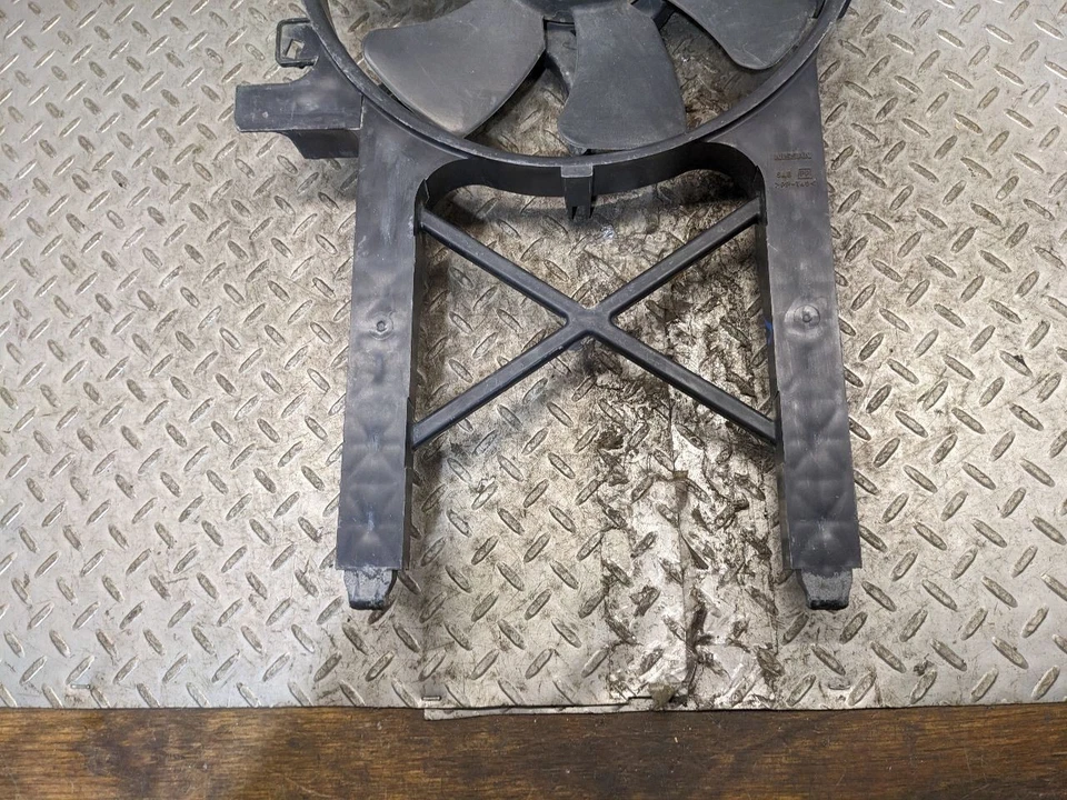 Conjunto de condensador de ventilador de motor de ventilador de radiador para 07-19 FRONTIER 1173514 Foto 4 de 4