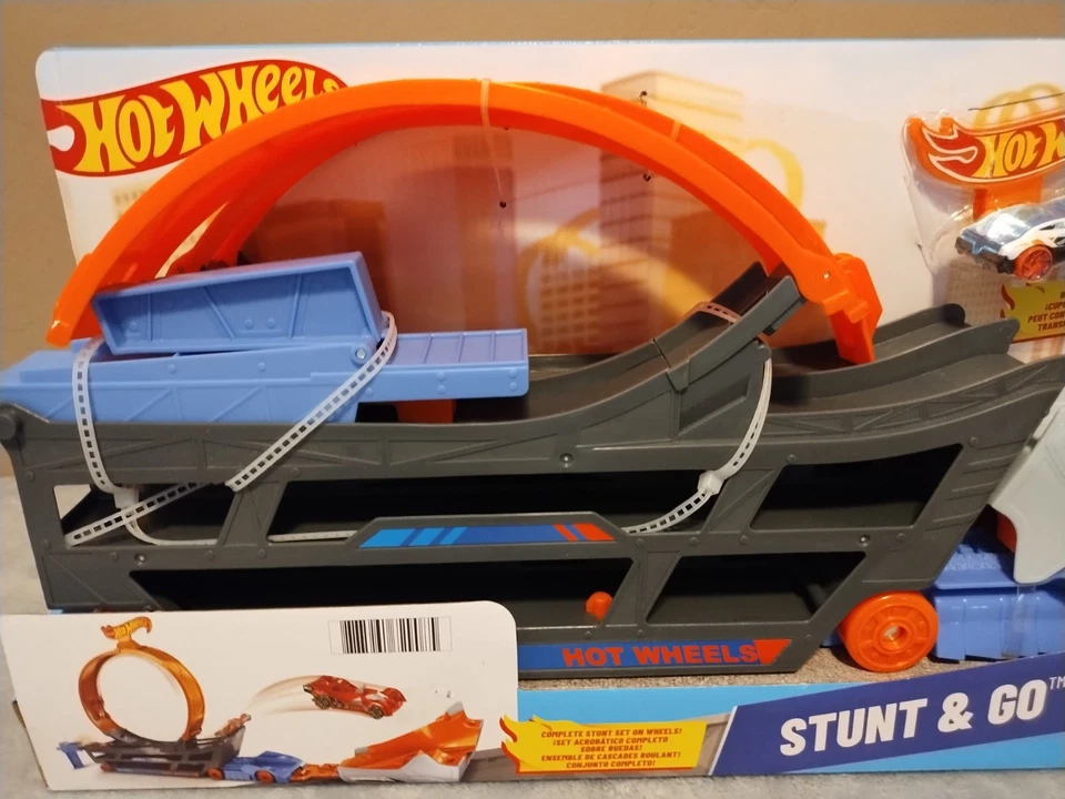 Hot Wheels Stunt & Go Car Track PlaySet Holds 18 Diecast Storage Transporter NEW - Image 3 of 4