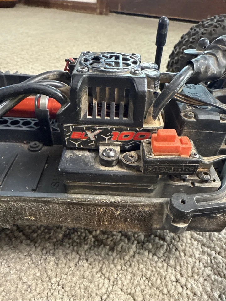 ARRMA 1/8 Typhon 3s BLX 4wd Brushless Buggy W/ Spektrum Remote Read Description! - Image 4 of 4