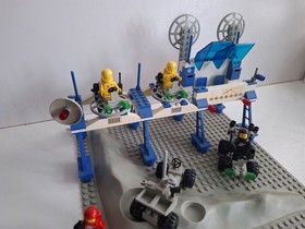 LEGO Space Vintage 6930 Set Complete + OBA Space Station Space Supply Station Excellent