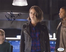 Willa Holland Arrow Autographed Signed 8x10 Photo ACOA