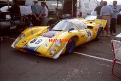 FOTO DER LOLA T70 MK3B - CHEVROLET VON CHRIS O'NEILL UND DAVID FRANKLIN SITZT DARIN