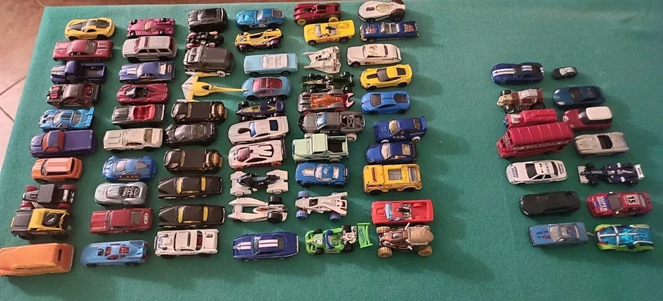 Lotto 60 modellini Hot Wheels ed altre 14 di marche varie  - Immagine 3 di 4
