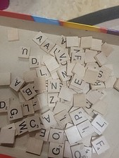 Oryginalne drewniane płytki do gry scrabble z grawerowanymi literami - wiele 5 (twój wybór)