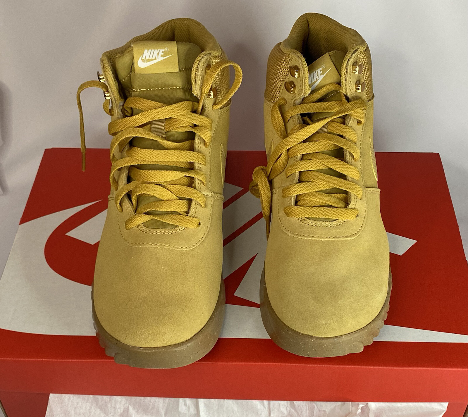 nike hoodland suede haystack