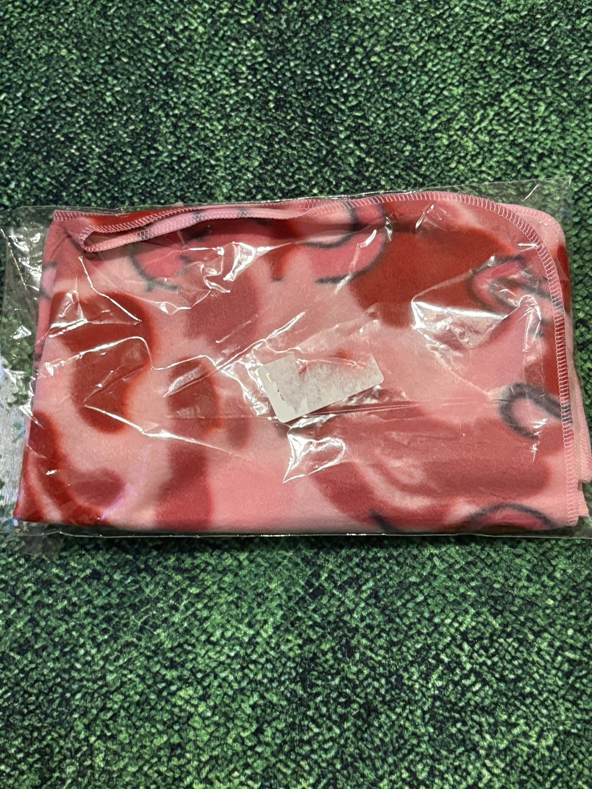 BAPE x Kaws Pink camo fleece mini blanket A Bathing Ape - 2005 thumbnail 3