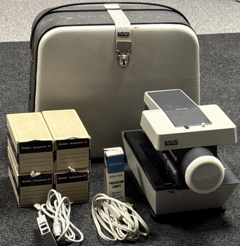 Rollei Type P 11 Slide Projector W/Remote Ctrl, Case, Extra Bulb + 4 Slide Boxes