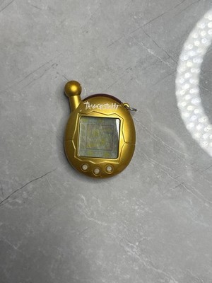 Limited Edition Gold Tamagotchi V4 2004 EXTREMELY RARE Only 3,333
