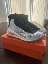 GS Under Armour Curry 4 More Magic Size 5.5y 100 Authentic
