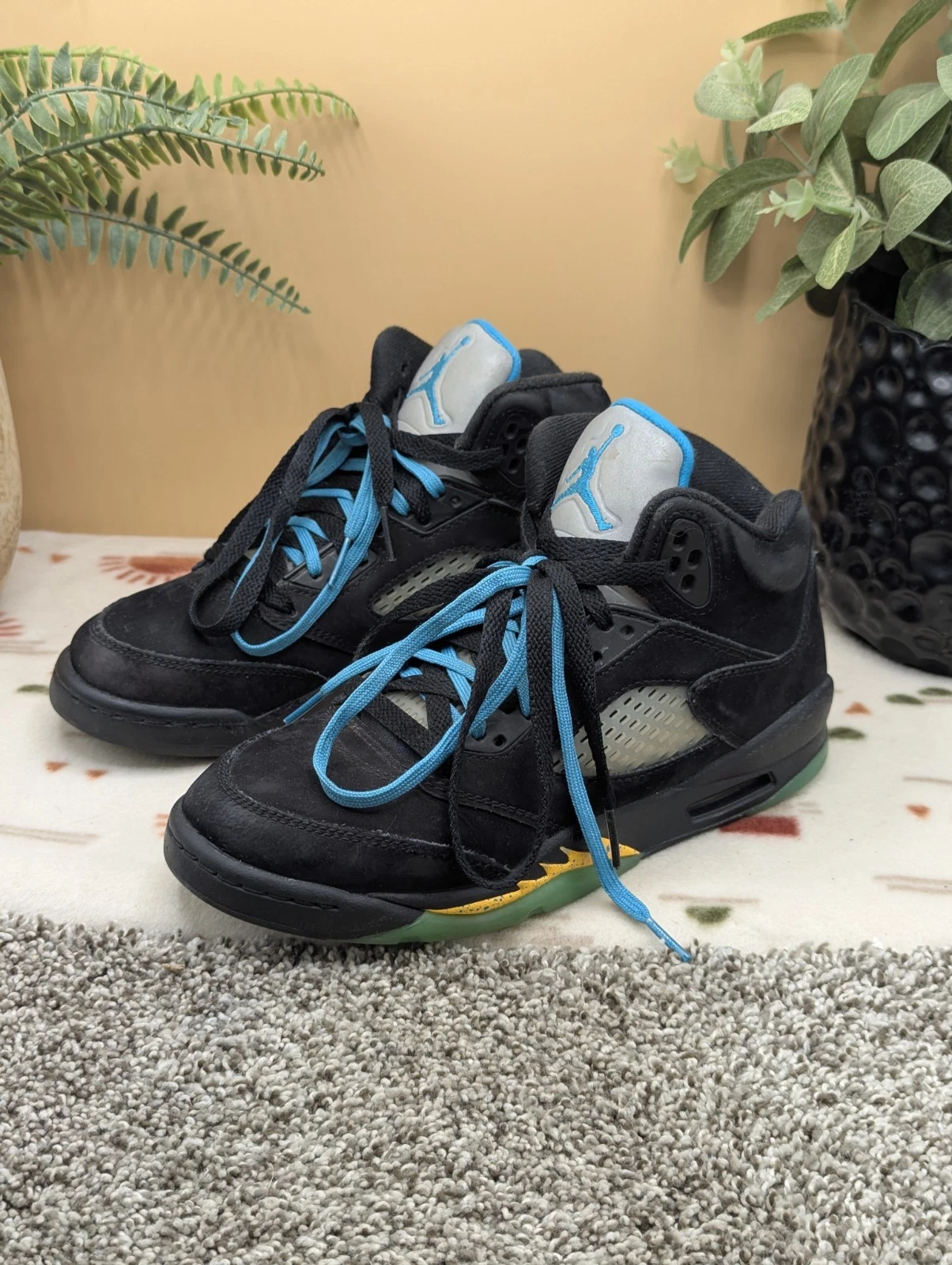 Scarpe eleganti Jordan Retro 5 Youth taglia 4 5 ritorno a scuola nere pelle scamosciata