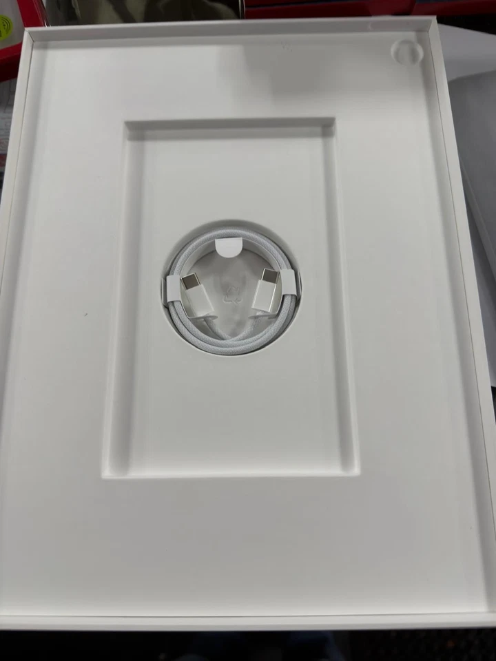 Apple iPad Air M2 13" inch 128GB  - WIFI  - Space Gray - Image 4 of 4