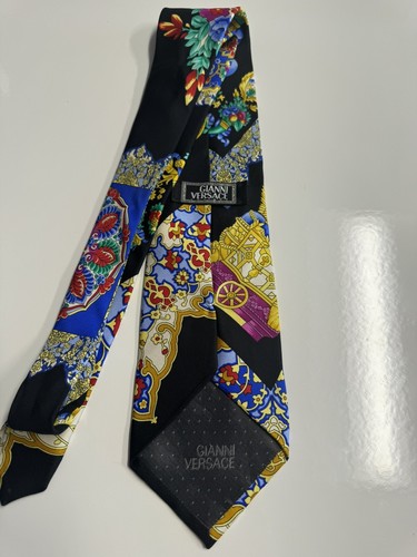 Cravatta in seta Gianni Verace Couture. Bellissimo floreale vibrante. 59" x 3,625" - Foto 4 di 6