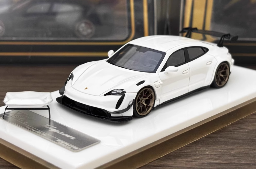 404 YMモデル 1/64 ポルシェ タイカン ゼファー ホワイト 404 Error 1/64 Resin car model Porsche Taycan modified edition