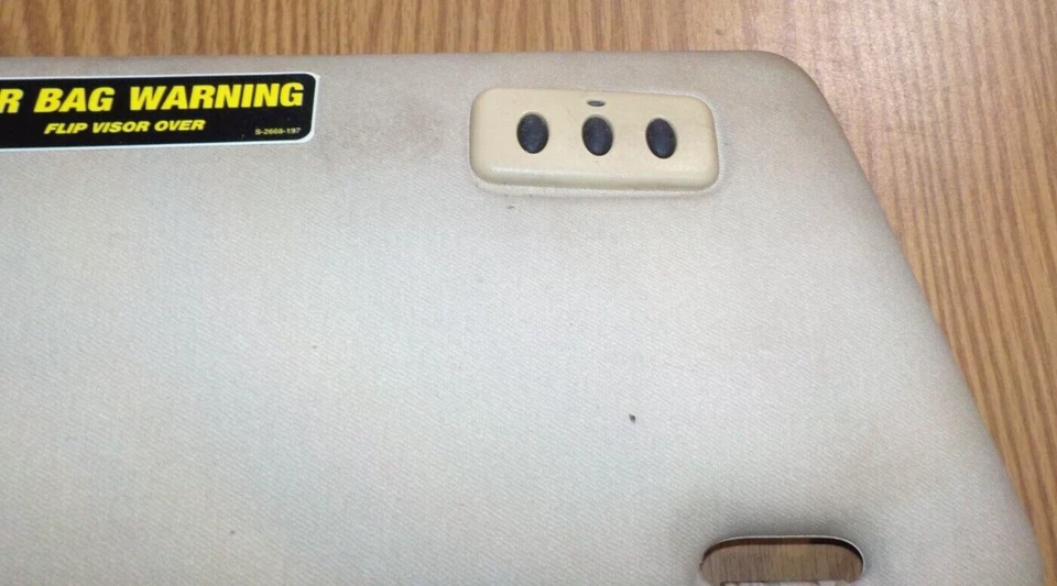 Mercedes-Benz E300 1998 lado del conductor parasol izquierdo con espejo retrovisor y luces Foto 4 de 4