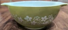 Pyrex Spring Blossom Avocado Green Crazy Daisy Mixing Bowl Handles 442 1.5 Qt