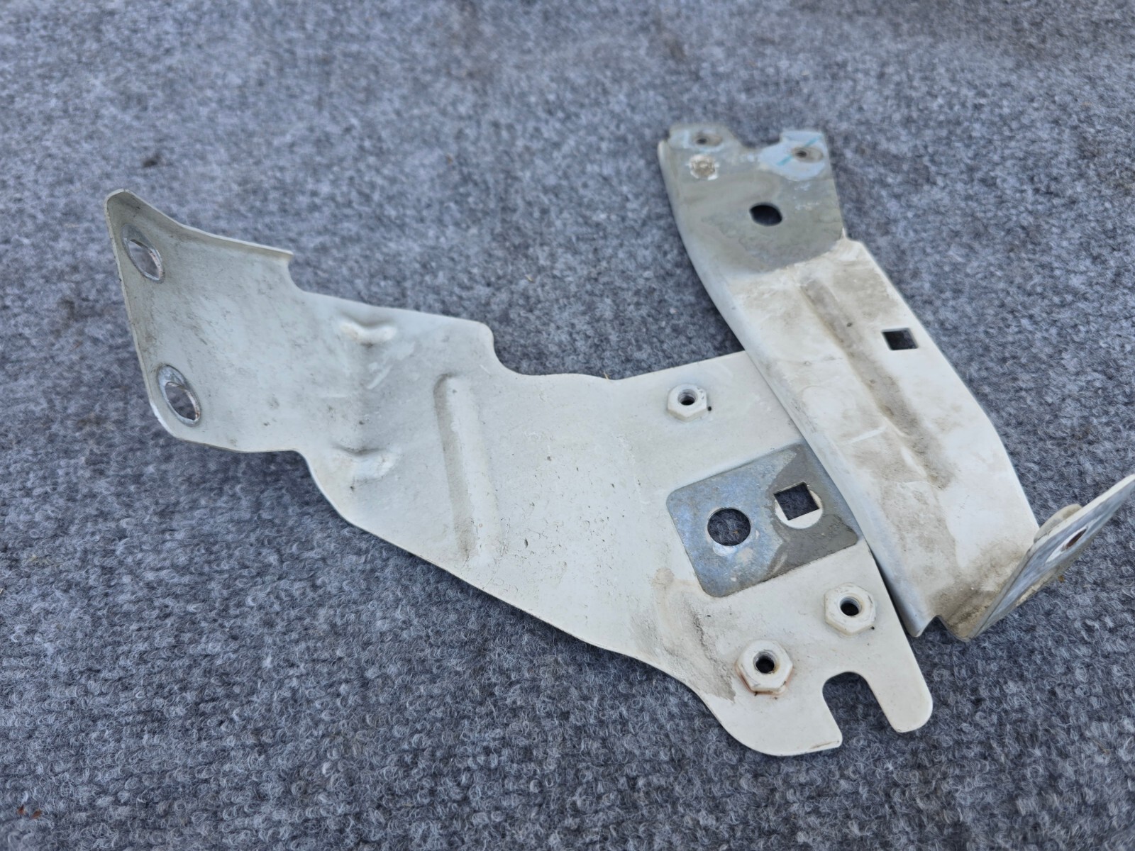 LEFT SIDE FENDER BRACKET/MOUNT SET OEM 74K 14-19 MASERATI GHIBLI S QUARTOPORTE