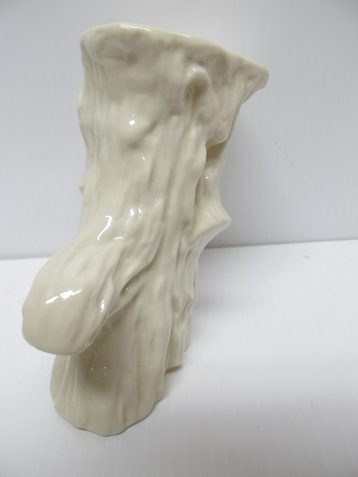 Vintage Belleek Ireland Tree Trunk VaseIrish LimpetBone ChinaReg No