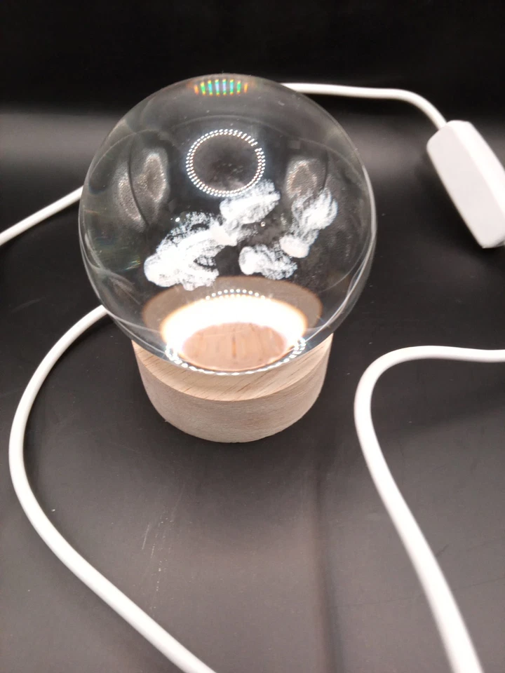 Bola grabada con láser 3D y luz nocturna Foto 3 de 4