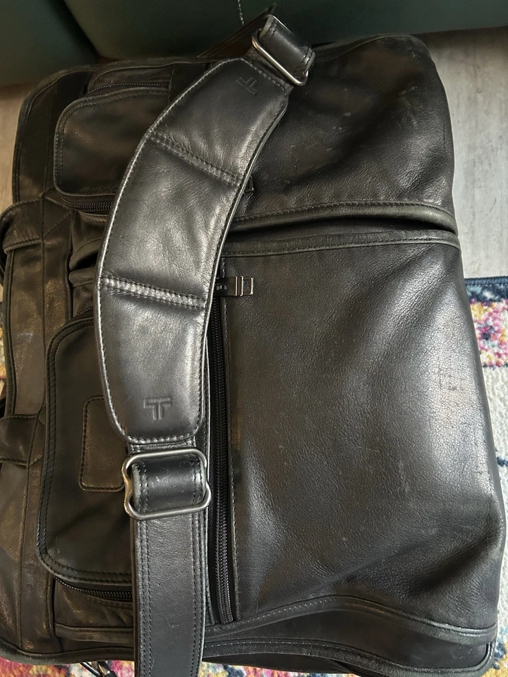 TUMI Alpha Cuero Grano Completo Organizador Laptop Calzoncillo/Bolso Bandolera Foto 4 de 4