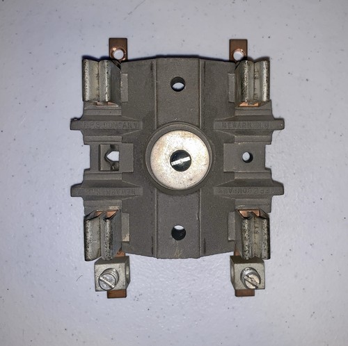 FPE FEDERAL PACIFIC METER SOCKET 125 AMP MAX PORCELAIN . USED IN FPE METER STACK