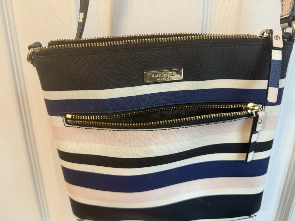 Bandolera Kate Spade New York Dawn Sailing a rayas negra blanca triple refuerzo nueva con etiquetas Foto 4 de 4