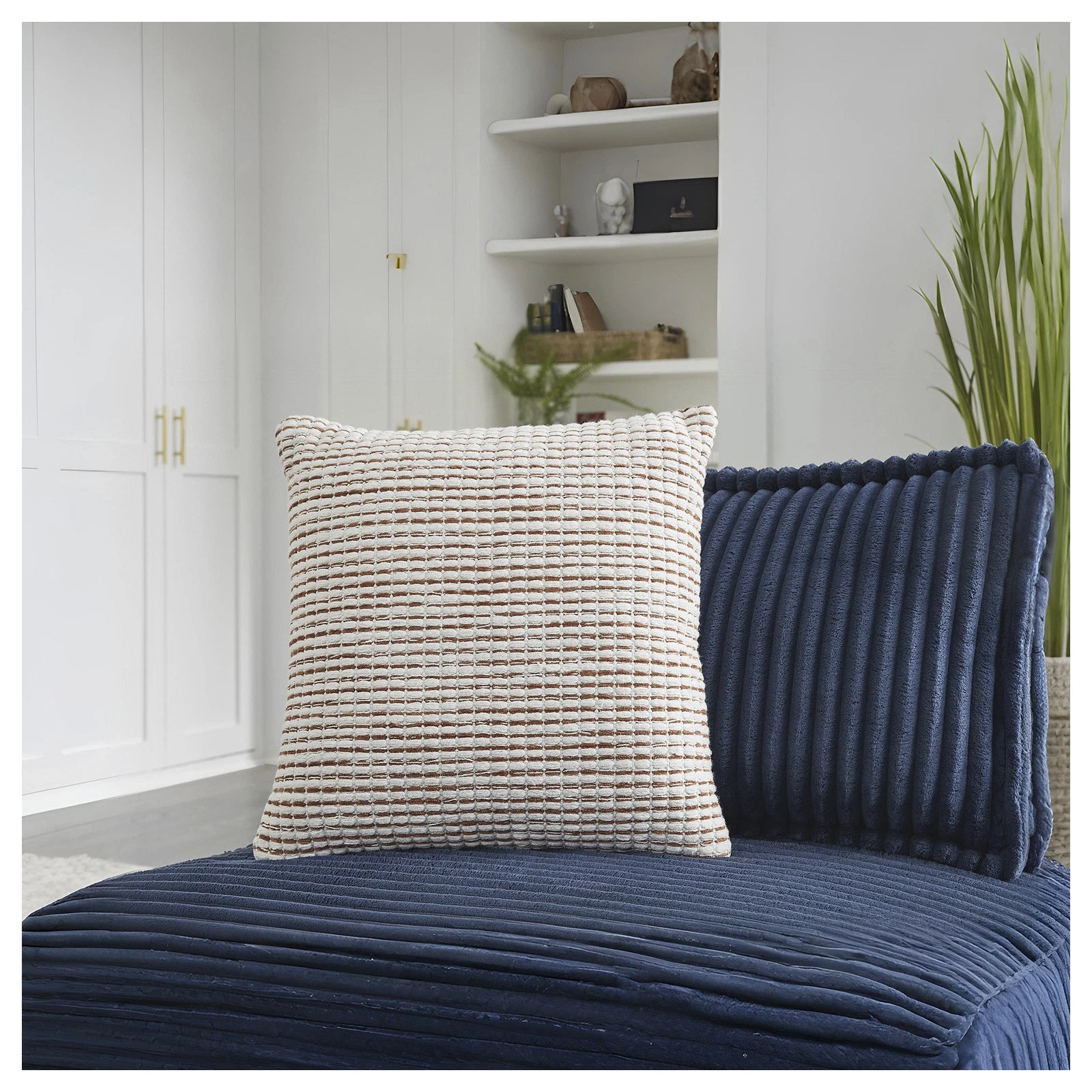 Nashlin Pillow - Thumbnail 4