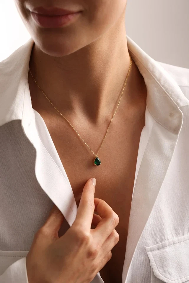 Collana con ciondolo in vero smeraldo verde taglio pera 2,25 CT con argento s... - Immagine 2 di 4