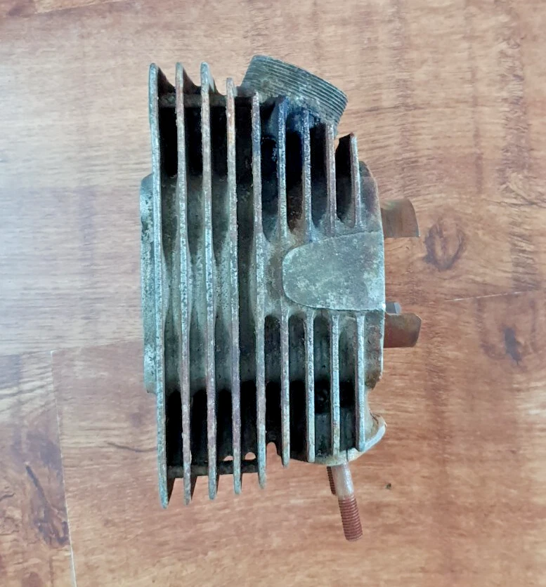 SUZUKI GT 250 CILINDRO IZQUIERDO BARRIL K L M Foto 4 de 4