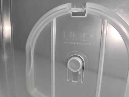 2 MINT NEW OEM Official SONY Original Clear Game BOX Cases W/ Sleeve for UMD PSP - Picture 5 of 15